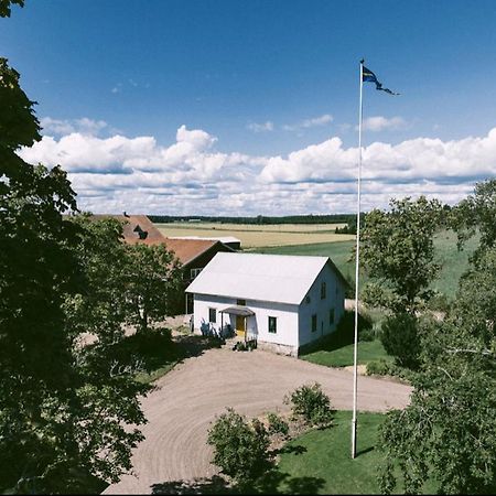 Snaellfaell Country Living - Akerbo Gard Charmigt Renoverad Flygel 크리스티네함 외부 사진